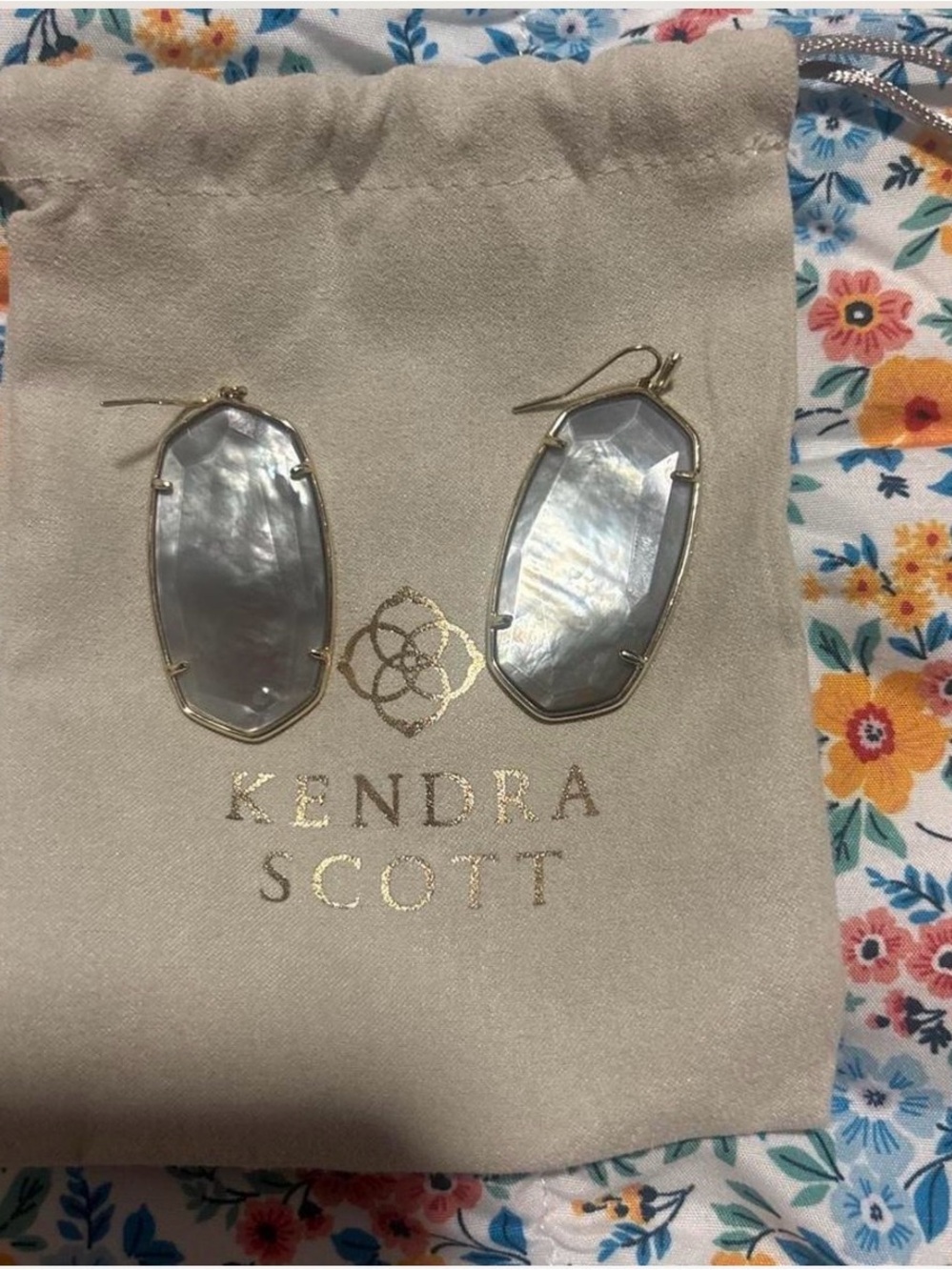 Kendra Scott Iridescent Gray Mother-of-Pearl Drop Earrings with Gold Trim
